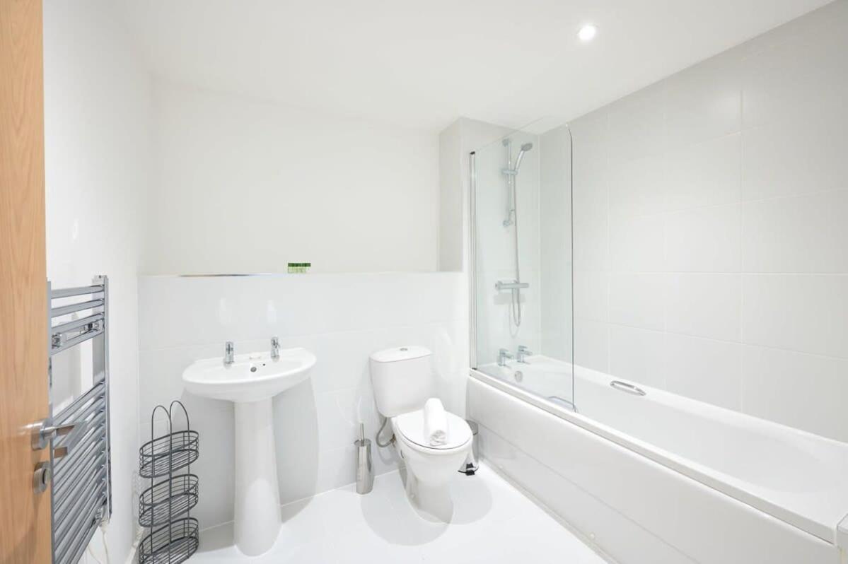 Fabulous 1 Bedroom Apartment In Central Preston Престън Екстериор снимка