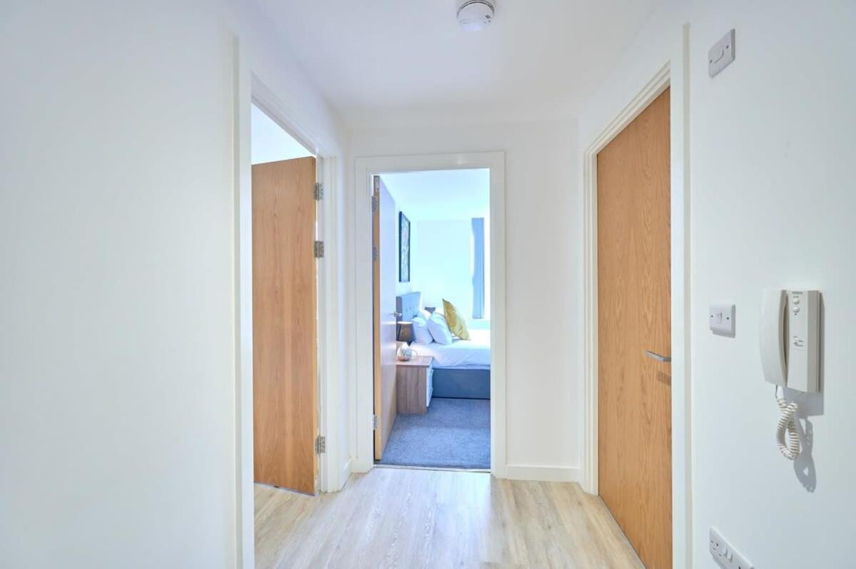 Fabulous 1 Bedroom Apartment In Central Preston Престън Екстериор снимка