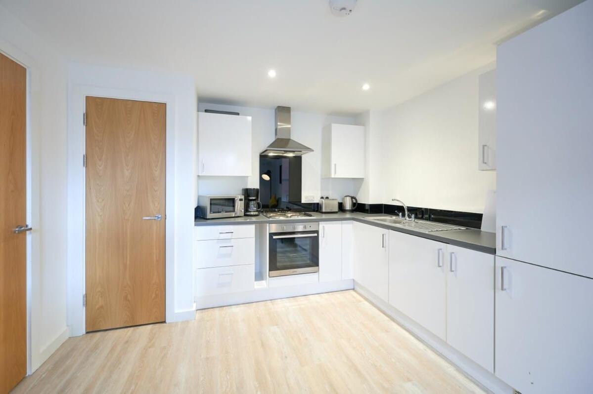 Fabulous 1 Bedroom Apartment In Central Preston Престън Екстериор снимка