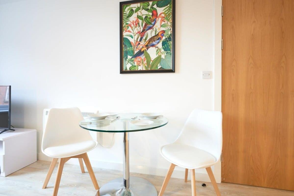 Fabulous 1 Bedroom Apartment In Central Preston Престън Екстериор снимка