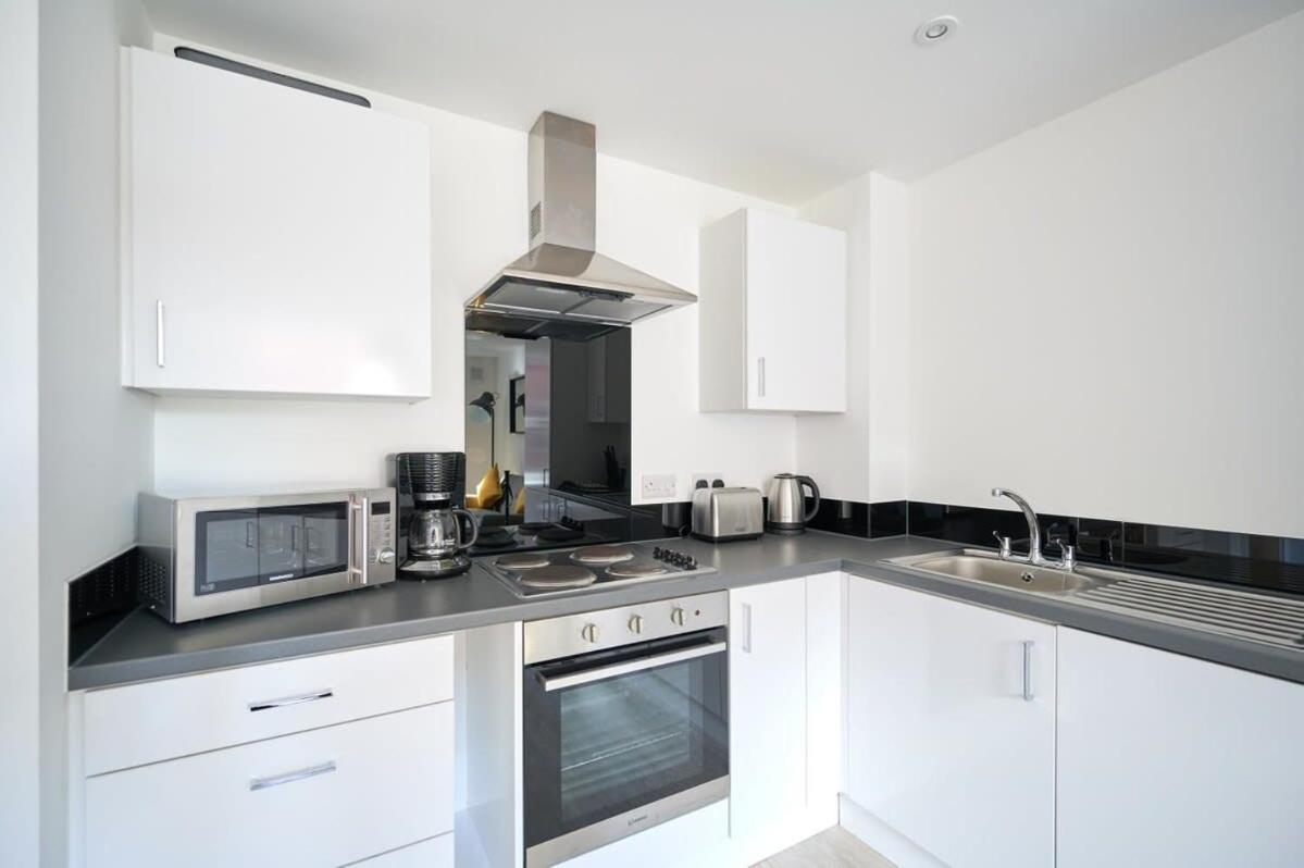 Fabulous 1 Bedroom Apartment In Central Preston Престън Екстериор снимка