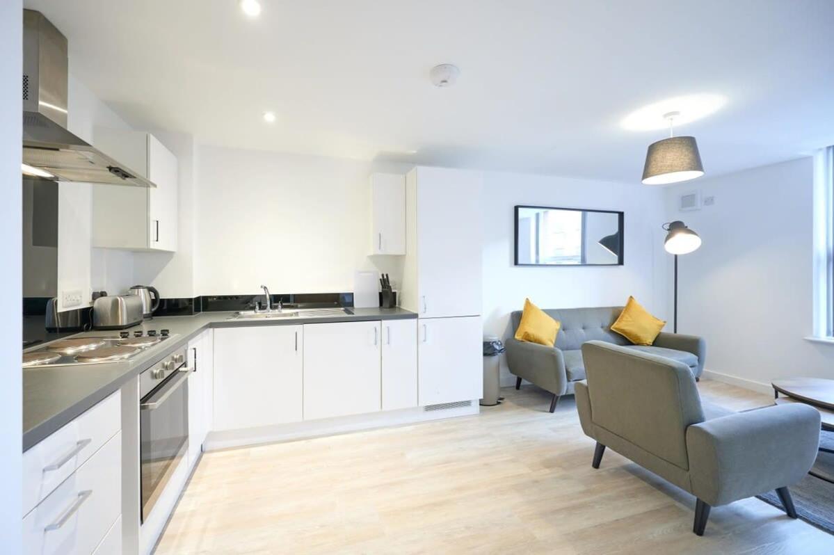 Fabulous 1 Bedroom Apartment In Central Preston Престън Екстериор снимка