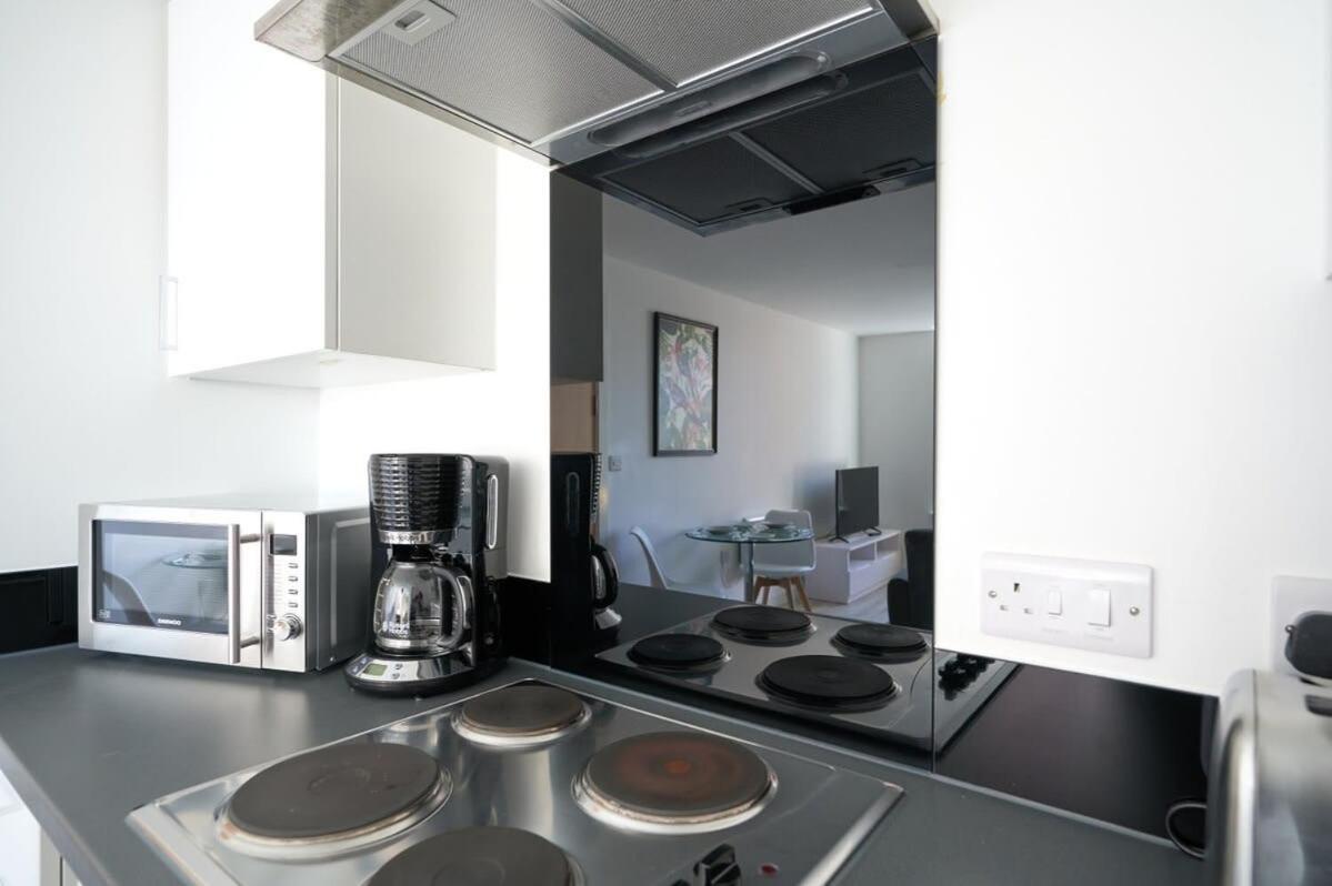 Fabulous 1 Bedroom Apartment In Central Preston Престън Екстериор снимка
