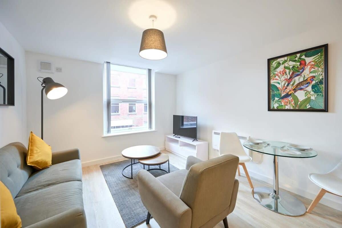 Fabulous 1 Bedroom Apartment In Central Preston Престън Екстериор снимка